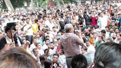 अभिषेक बनर्जी पर हमले के बाद ममता बनर्जी ने किया धरना प्रदर्शन, भाजपा पर लगाए कई गंभीर आरोप