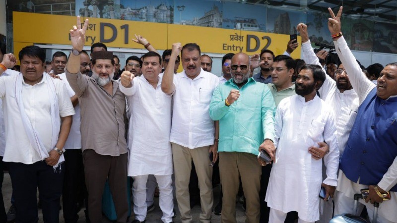 राज्यसभा चुनाव, क्रॉस वोटिंग के डर से मध्य प्रदेश कांग्रेस ने अपने विधायकों को भेजा कर्नाटक