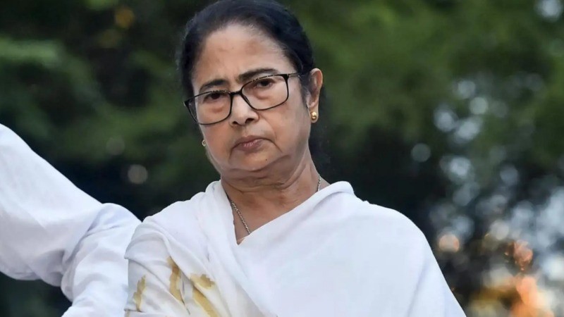 ममता बनर्जी की मुश्किलें बढ़ीं, चुनावों के दौरान एक पॉलिटिकल रैली में भड़काऊ बयान देने पर FIR दर्ज