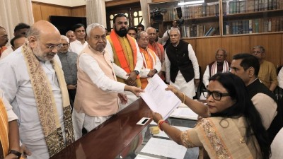 नीतीश कुमार ने भरा राज्यसभा के लिए नामांकन, गृह मंत्री अमित शाह समेत कई दिग्गज नेता रहे मौजूद