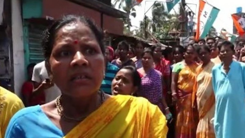 पश्चिम बंगाल चुनाव : TMC कार्यकर्ताओं की धमकियों के बाद फाल्टा इलाके में स्थानीय लोगों ने किया प्रदर्शन