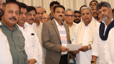 सिद्धारमैया ने मुख्यमंत्री पद से दिया इस्तीफा, डी.के. शिवकुमार होंगे राज्य के अगले मुखिया