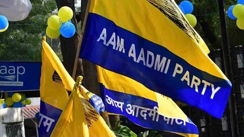 वोट चोरी के आरोपों पर दिल्ली चुनाव आयोग के बाहर AAP ने किया विरोध प्रदर्शन