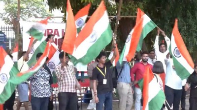 मुंबई में CJP का लहरा दो तिरंगा प्रदर्शन, दिल्ली में AAP ने निकाली 200 फीट लंबी तिरंगा रैली