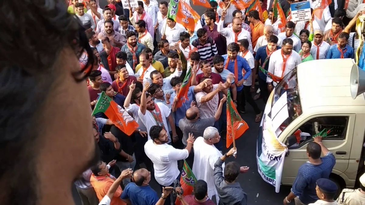 Haryana Elections: BJP-Congress Workers Clash During Voting | NewsTrack ...