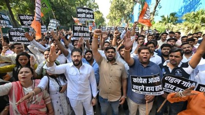 मल्लिकार्जुन खरगे की टिप्पणी पर भाजपा का प्रदर्शन, प्रधानमंत्री मोदी से माफी मांगने की उठाई मांग