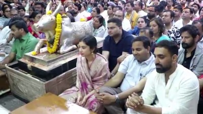 सारा अर्जुन पहुंची श्री महाकालेश्वर मंदिर, मां के जन्मदिन पर लिया भगवान का आशीर्वाद