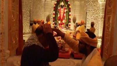 राम मंदिर की दूसरी वर्षगांठ पर भव्य आयोजन, रक्षा मंत्री राजनाथ सिंह ने अन्नपूर्णा मंदिर पर फहराया ध्वज