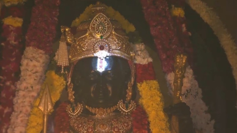 अयोध्या में रामनवमी के अवसर पर हुआ प्रभु श्रीराम का सूर्य तिलक