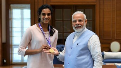 PV Sindhu handed over the gold medal to Modi, PM Pasies 'India’s pride'