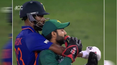 Ind Vs Pak: जब बीच मैच में हार्दिक पंड्या ने जकड़ ली पाकिस्तानी विकेटकीपर की गर्दन...