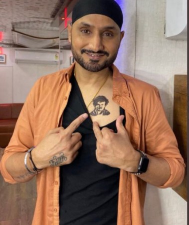 Harbhajan Singh got Rajinikanth's tattoo on his chest