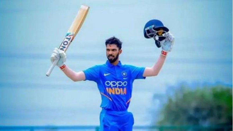 This batsman scored 4 centuries in last 5 ODIs, included in Team India