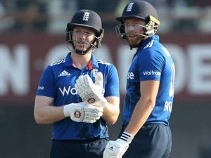 IND vs ENG : इंग्लैंड ने भारत को दिया 322 रनों का लक्ष्य