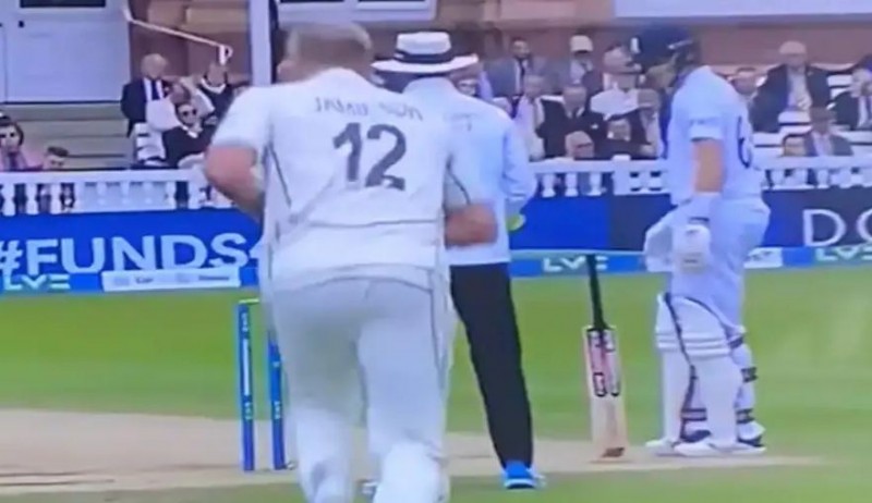 Joe Root's bat stands during batting in England vs New Zealand test match in Lords