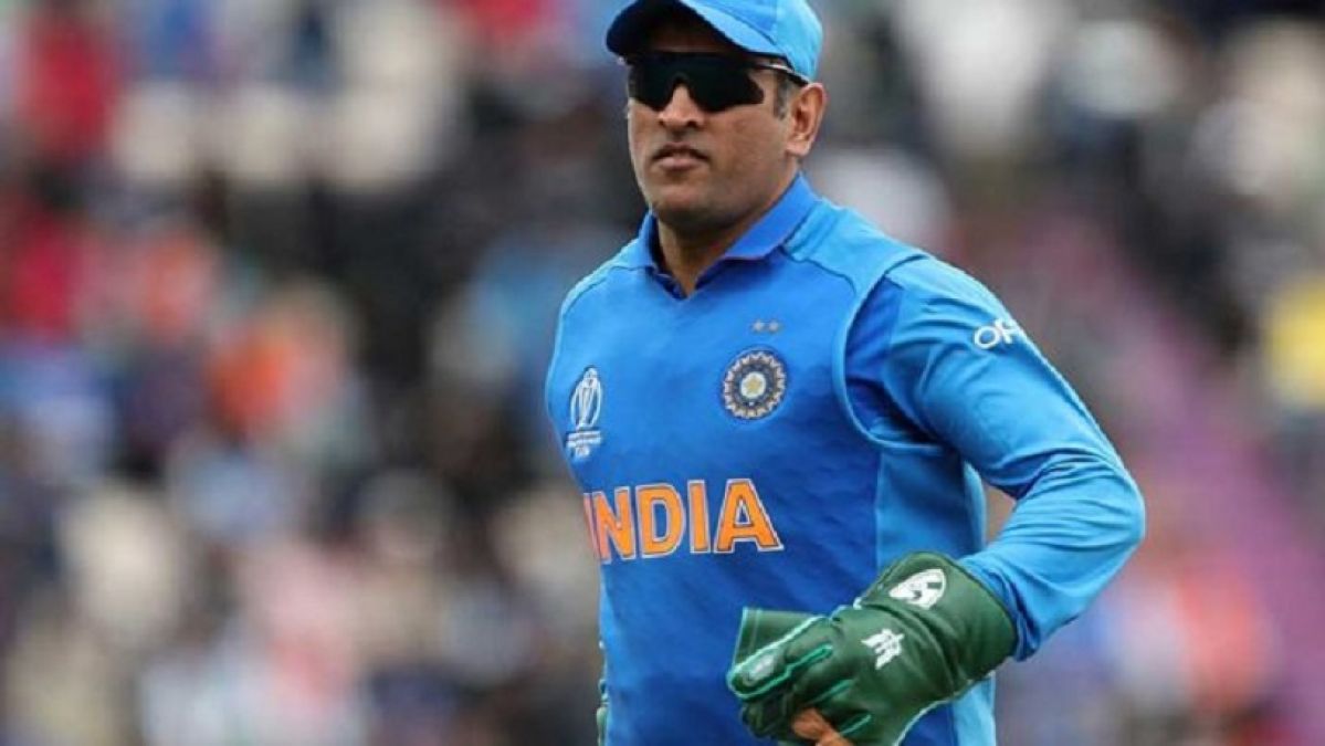 Over the sacrifice badge on Dhoni's Gloves, the whole country stands with him, the ICC softened after the BCCI letter