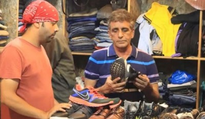 Pakistani umpire who was banned by BCCI is selling shoes today