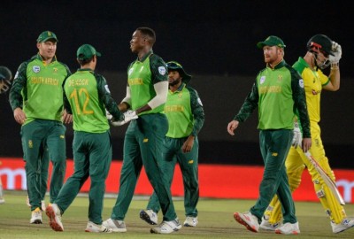 South Africa defeats Australia in first ODI