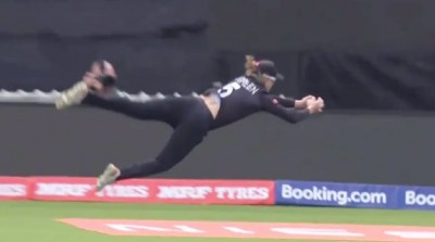 VIDEO! This woman cricketer took a catch in superwoman style, everyone surprised