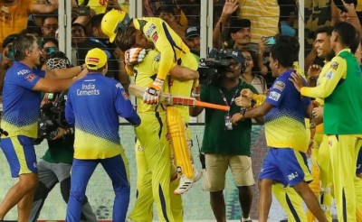 VIDEO! Sir Jadeja ran towards Dhoni as soon as he won the match, fans cried after seeing such a scene