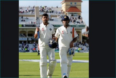 IPL 2020: MS Dhoni hits six, left Murali Vijay awestruck