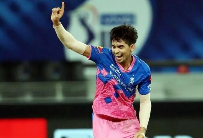 IPL 2021: कार्तिक की 6 गेंदों के सामने पंजाब के बल्लेबाज़ फेल, बुमराह-स्टेन भी हुए इस गेंदबाज़ के फैन