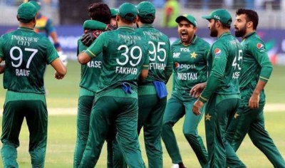 सपोर्ट स्टाफ से भी कम है पाकिस्तानी क्रिकेटरों का वेतन, चीफ ने कहा- कपड़े दे तो रहे हैं...