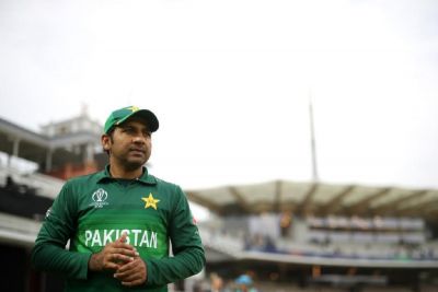 Pak captain  makes this request to cricket  fans