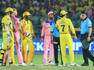 These former cricketers slam MS Dhoni for scuffle with umpires