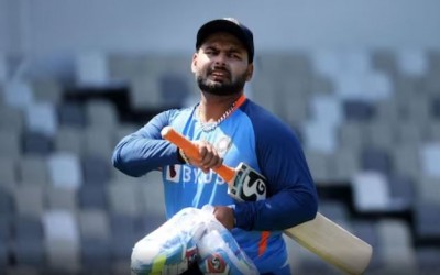 Gavaskar Favors Rishabh Pant for T20 World Cup 2024 Wicketkeeper Role