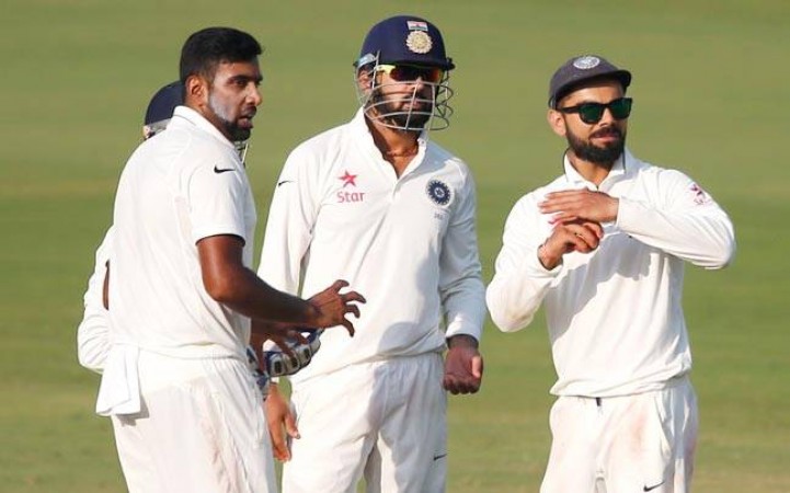 VIDEO - Virat Kohli gives pep talk to Indian team, 