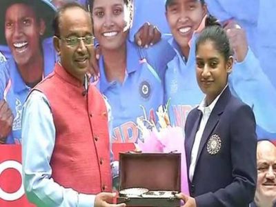 Union Minister of Youth Affairs and Sports Vijay Goel felicitated the Indian women's cricket team