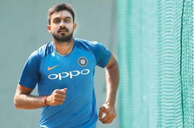 Big Blow to team India, Vijay Shankar injures forearm while batting in nets