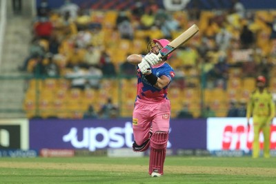IPL 2021: Sam Curran’s strange ball was chased by Glenn Phillips till the end! VIDEO