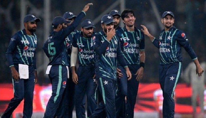 All-round Pak bowling show helps hosts defeat England in thriller