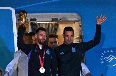 FIFA 2022 में अर्जेंटीना की टीम के हवाई अड्डे पर हुआ धमाकेदार स्वागत