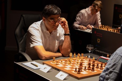 Anand takes lead in No Kesling World Masters Chess