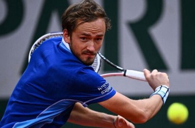 Medvedev made it to the second round with an easy win at the French Open
