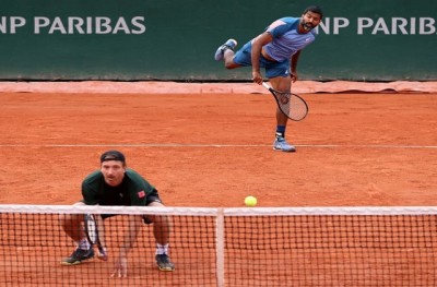 Bopanna-Middlecoop pair beat Wimbledon champions in French Open