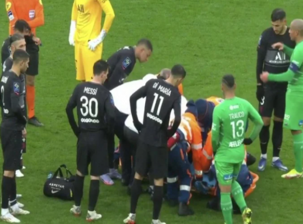 French Ligue 1: मुकाबले के बीच चोटिल हुए नेमार