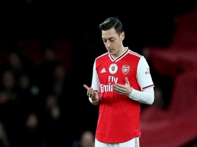 Ozil wishes he could help Arsenal during this bad period