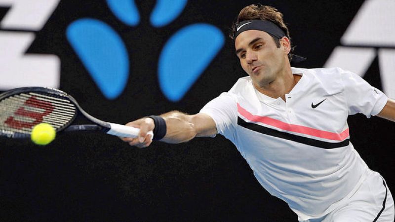 Australian Open: Federer march into semis