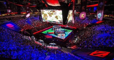 The Rise of Esports: From Niche Hobby to Professional Spectacle