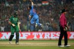 टी-20 वर्ल्ड कप अफरीदी 8 रन बनाकर आउट हुए पंड्या ने लिया विकेट पाकिस्तान 13 ओवर में 67 रन