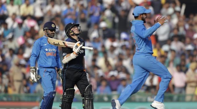 मोहाली में भारत को 286 रनों का लक्ष्य