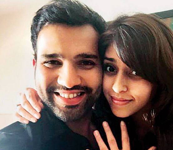 क्रिकेटर रोहित शर्मा ने की सगाई, प्रपोज करने के बाद अंगूठी पहनाई