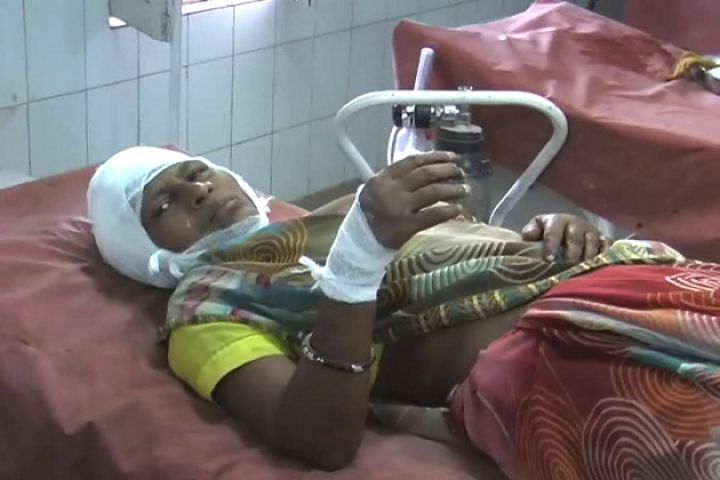 जरा सी बात पर दो पक्षों में खुनी संघर्ष, लाठी-फरसो में महिलाओं समेत कई घायल