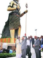 प्रणब मुखर्जी ने भगवान शिव की सबसे ऊँची प्रतिमा का अनावरण किया
