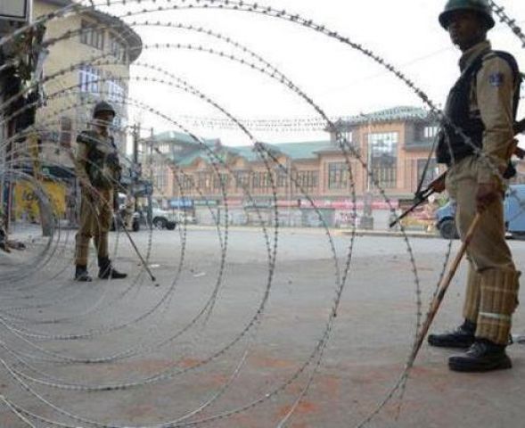 कश्मीर में ईद पर पहली बार लगा कर्फ्यू