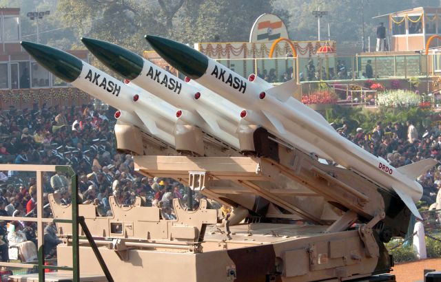 आज वायु सेना का हिस्सा बनेगी स्वदेशी सुपरसोनिक मिसाइल 'आकाश'